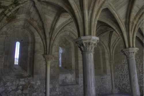 Columnas interiores de la sala capitular del monasterio de Monsalud